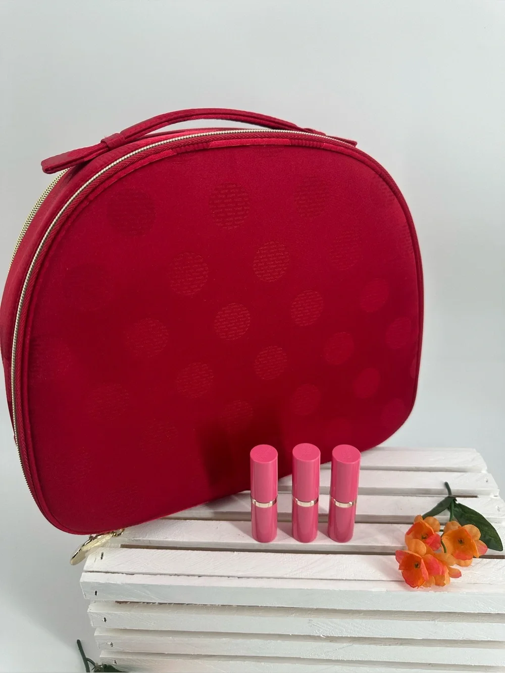Estee Lauder set includes